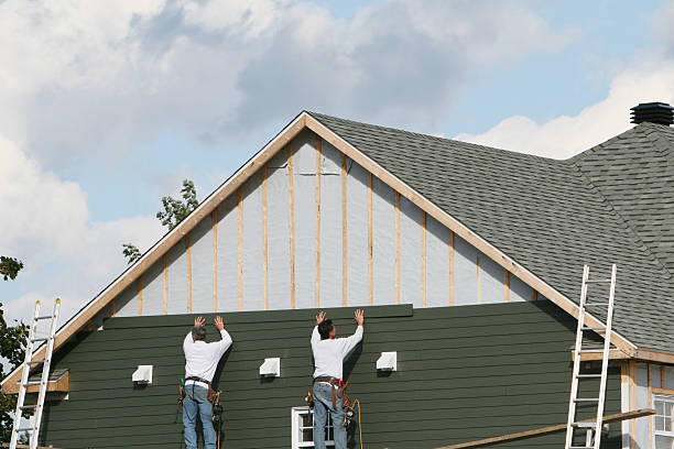 Professional Siding Replacement technician working in Bentonville, VA